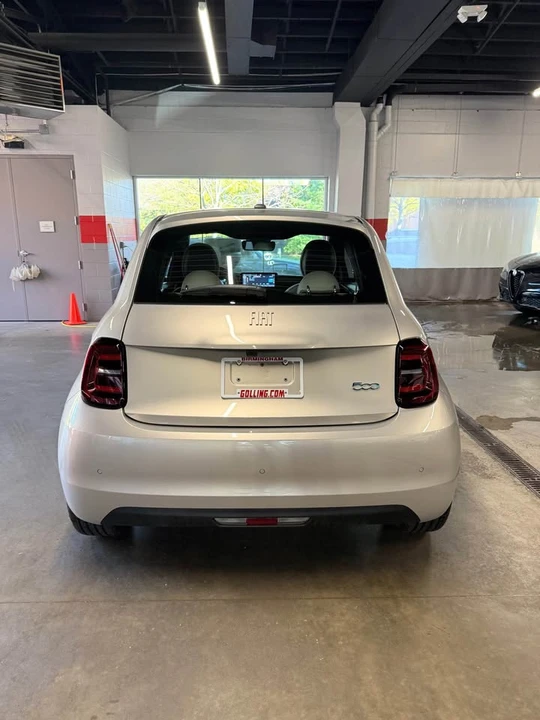 2025 Fiat 500e - Image 4 of 18