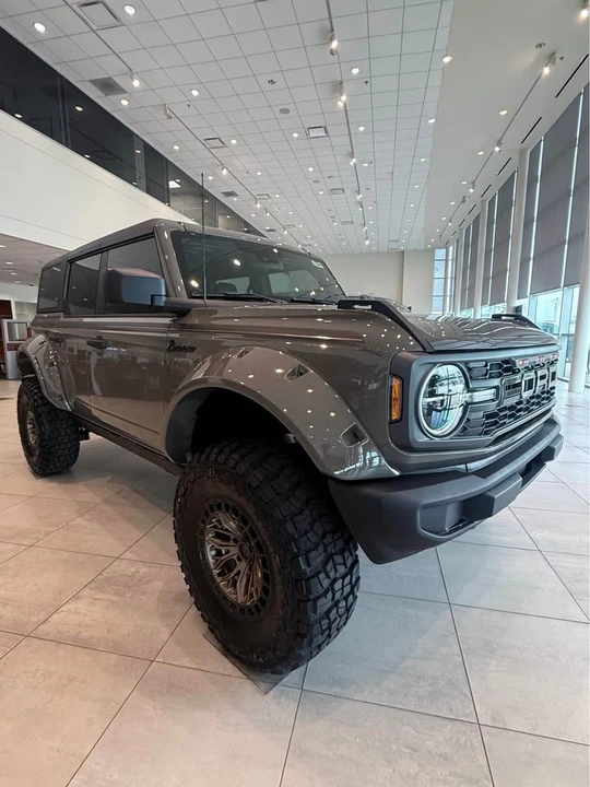 2025 Ford Bronco 6th Gen - Image 3 of 9
