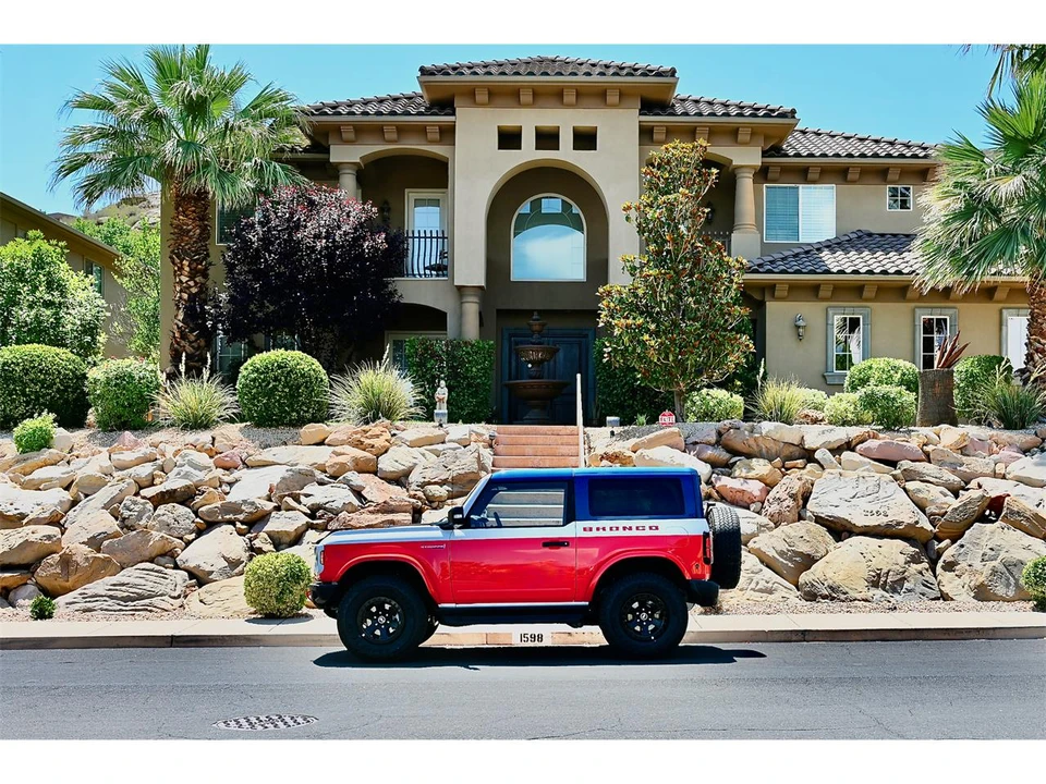 2025 Ford Bronco 6th Gen - Image 8 of 27