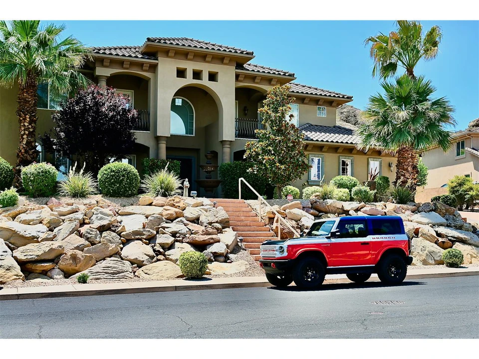 2025 Ford Bronco 6th Gen - Image 9 of 27