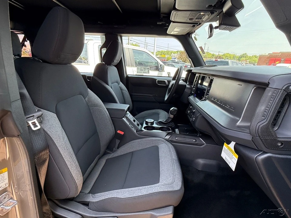 2025 Ford Bronco 6th Gen - Image 19 of 21