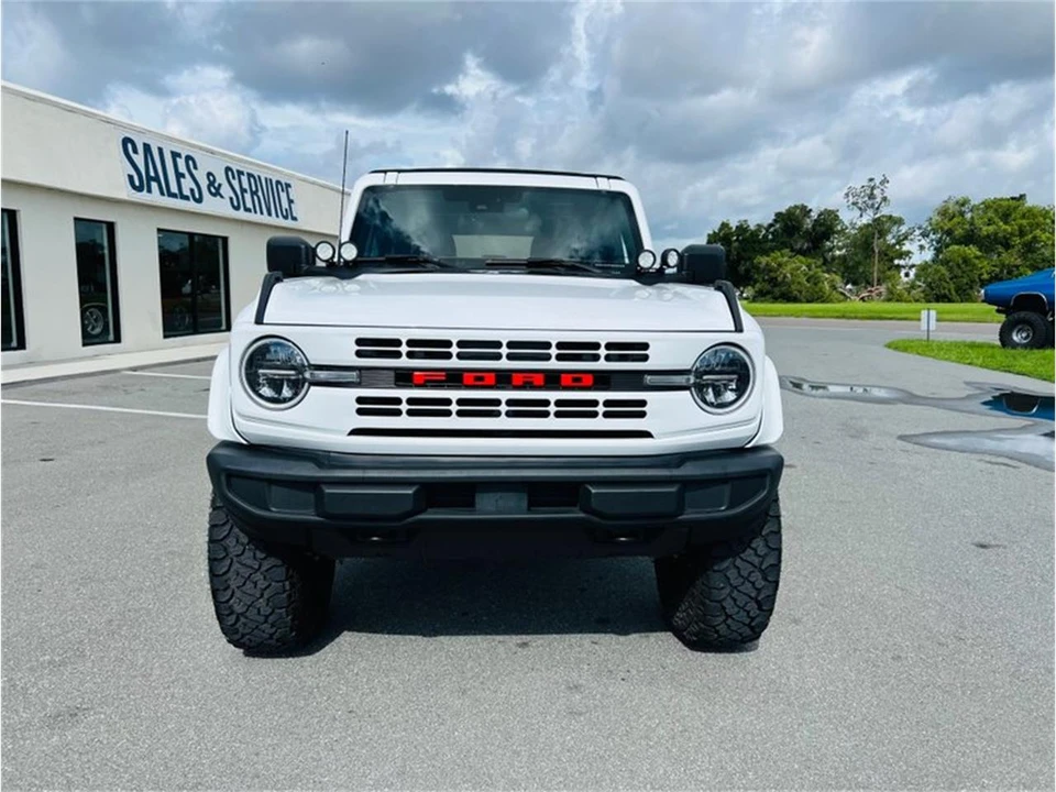 2025 Ford Bronco 6th Gen - Image 8 of 31