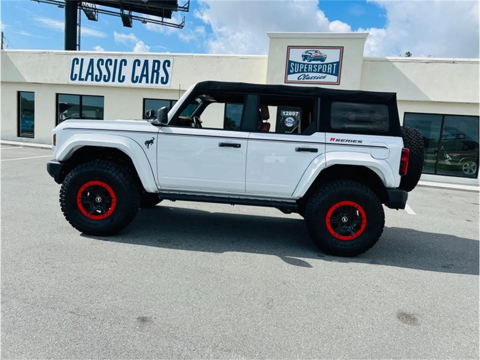 2025 Ford Bronco 6th Gen - Image 2 of 31