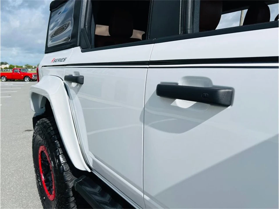 2025 Ford Bronco 6th Gen - Image 16 of 31
