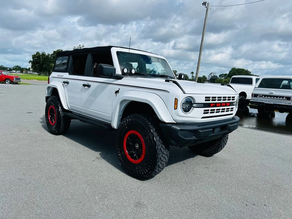 2025 Ford Bronco 6th Gen - Image 7 of 31
