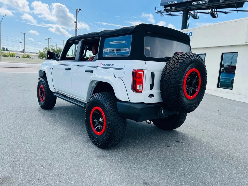 2025 Ford Bronco 6th Gen - Image 3 of 31