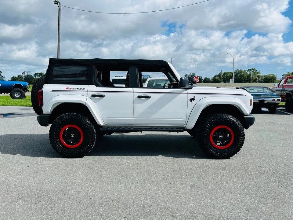 2025 Ford Bronco 6th Gen - Image 6 of 31