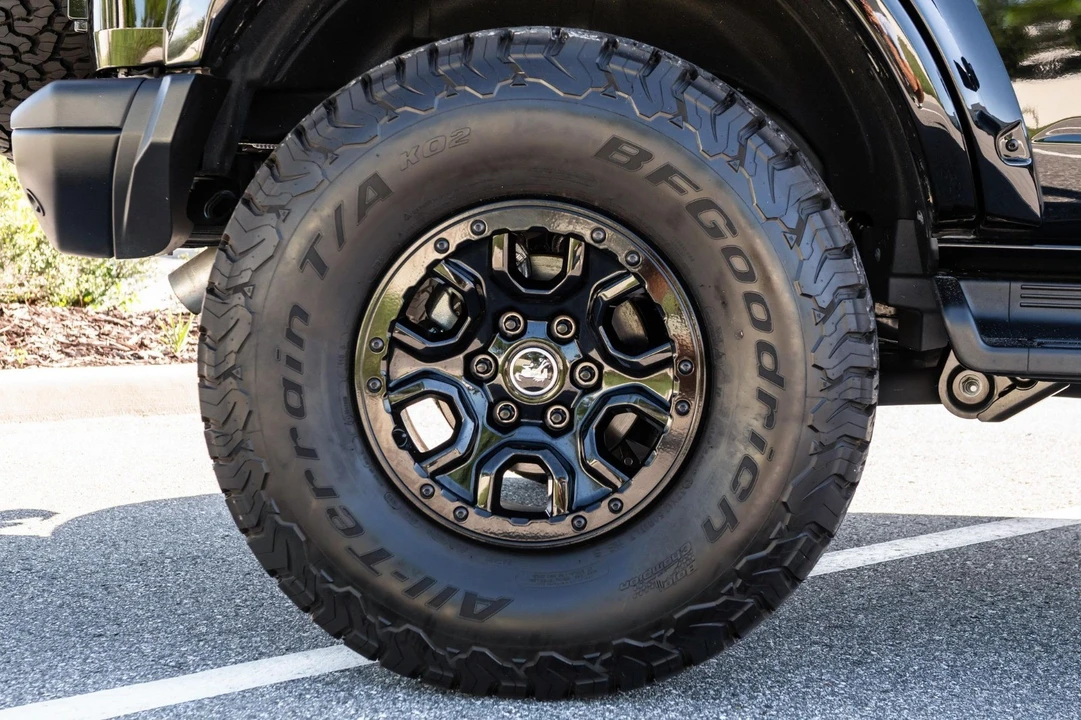 2025 Ford Bronco 6th Gen - Image 18 of 20