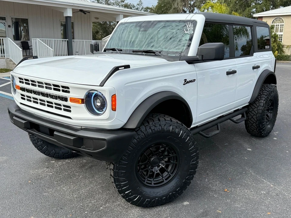 2025 Ford Bronco 6th Gen - Image 11 of 12