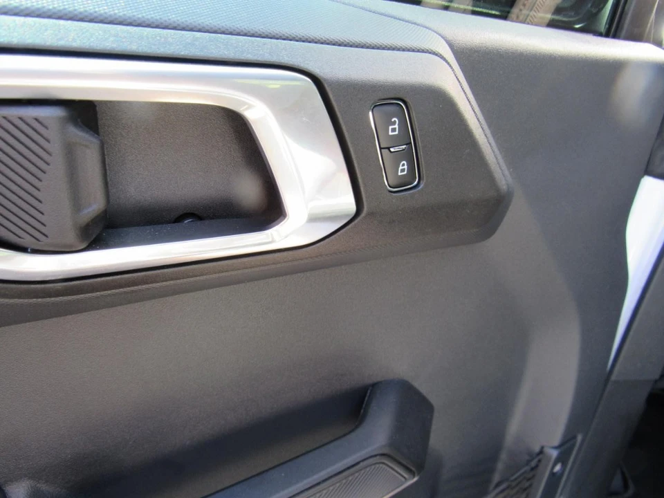 2025 Ford Bronco 6th Gen - Image 16 of 31