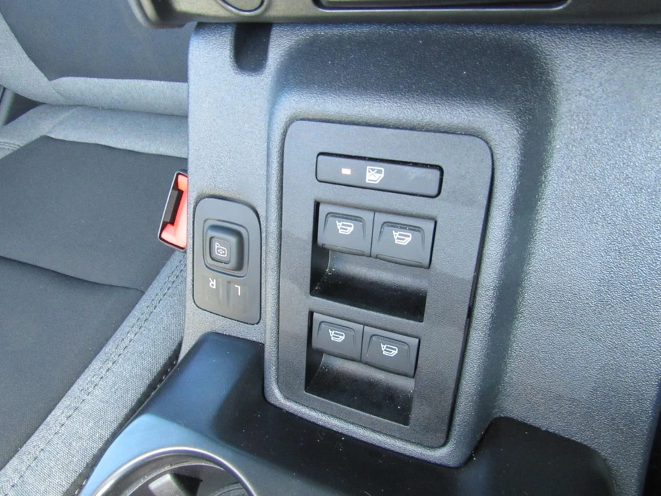 2025 Ford Bronco 6th Gen - Image 27 of 31