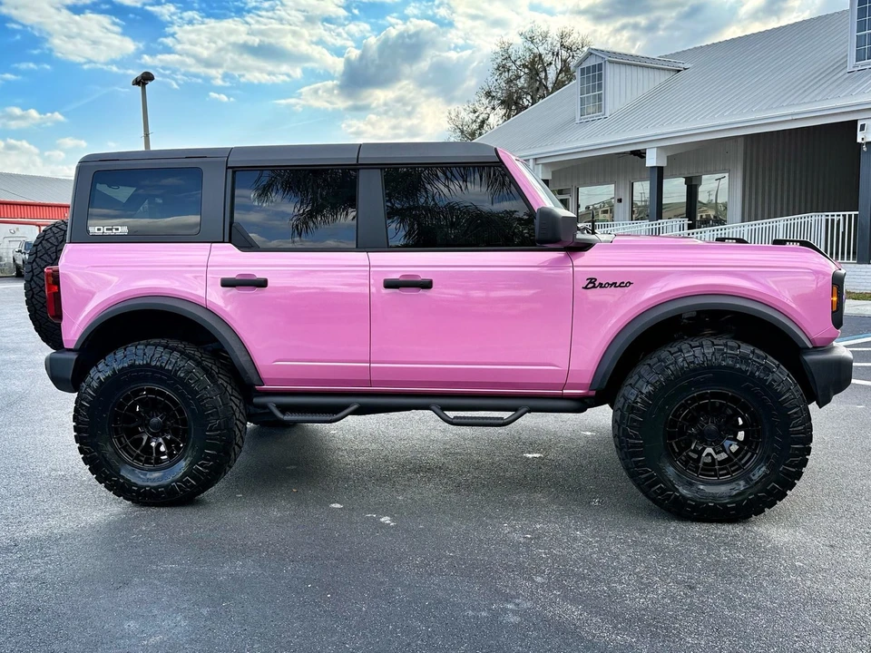 2025 Ford Bronco 6th Gen - Image 10 of 12