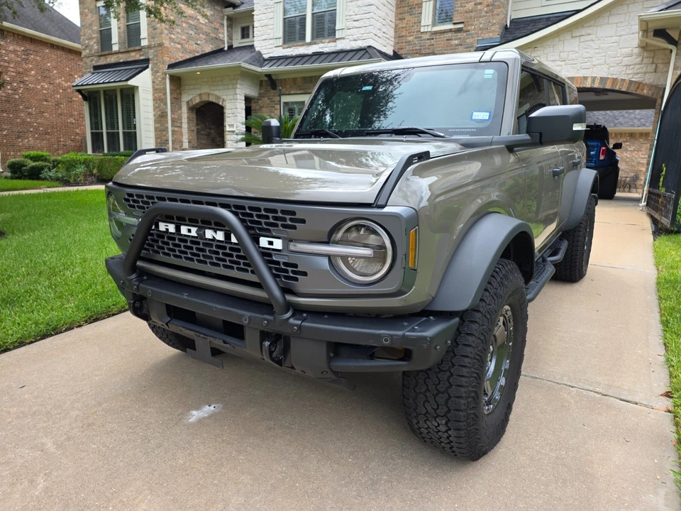 2025 Ford Bronco 6th Gen - Image 2 of 31