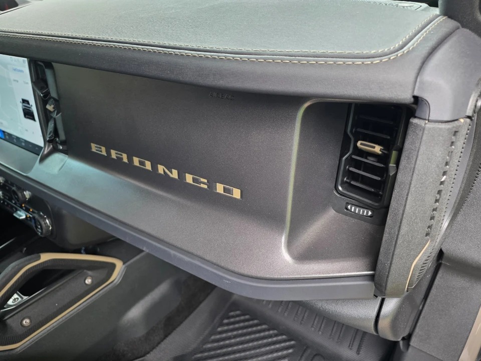 2025 Ford Bronco 6th Gen - Image 16 of 31
