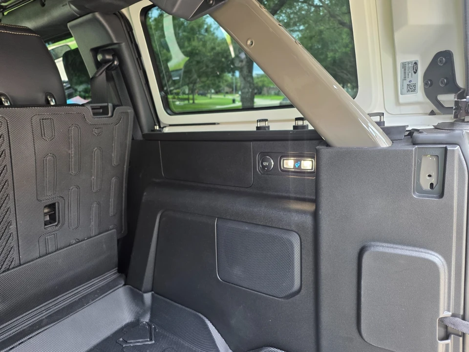 2025 Ford Bronco 6th Gen - Image 12 of 31