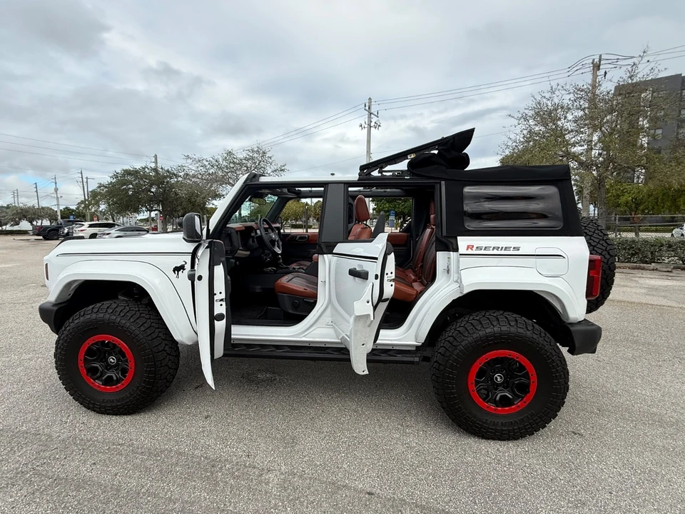2025 Ford Bronco 6th Gen - Image 4 of 21