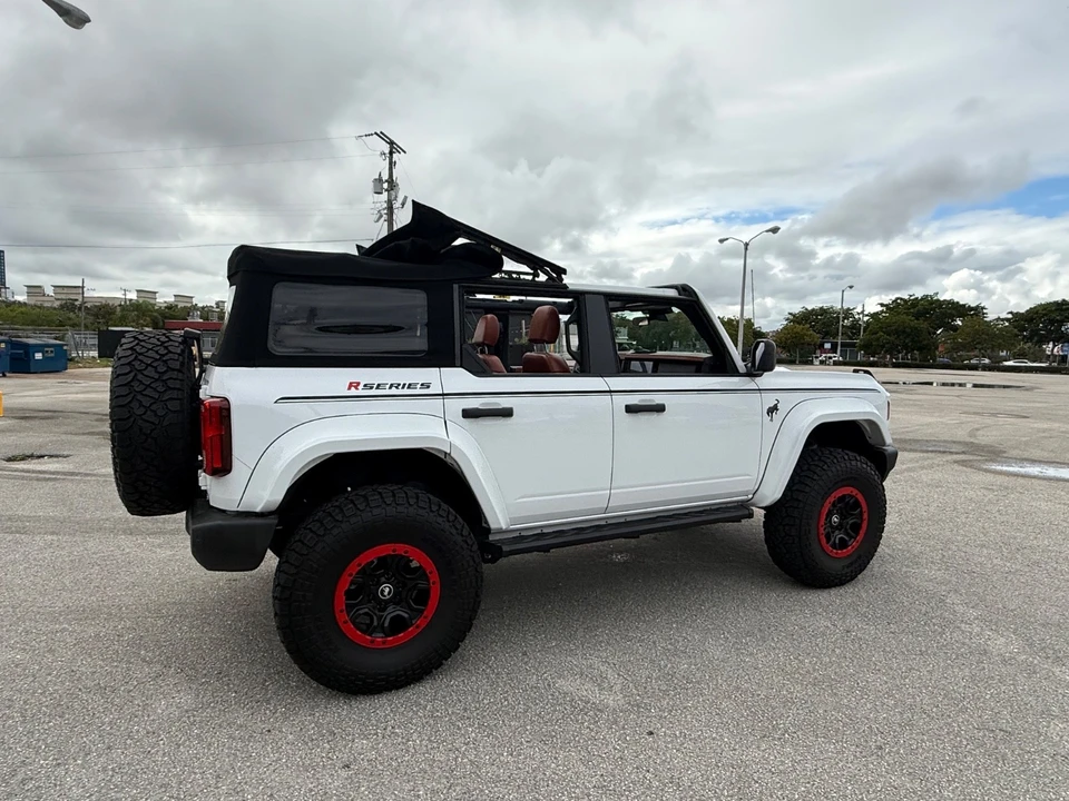 2025 Ford Bronco 6th Gen - Image 15 of 21