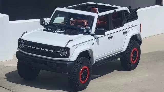 2025 Ford Bronco 6th Gen - Image 2 of 20