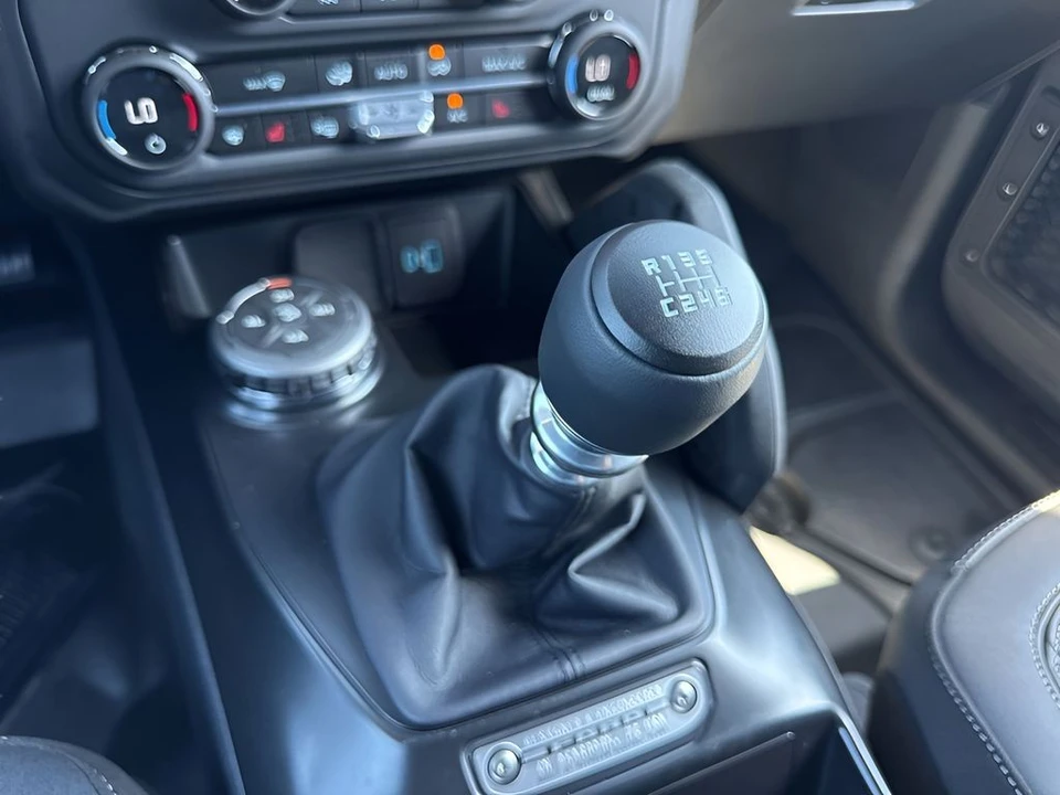 2025 Ford Bronco 6th Gen - Image 15 of 31