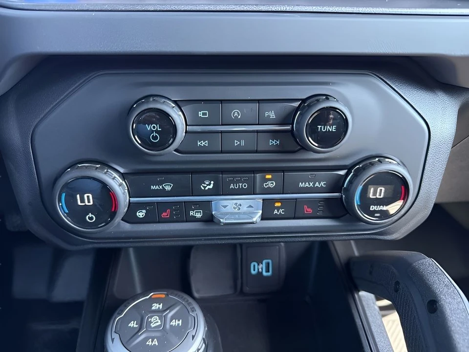 2025 Ford Bronco 6th Gen - Image 17 of 31
