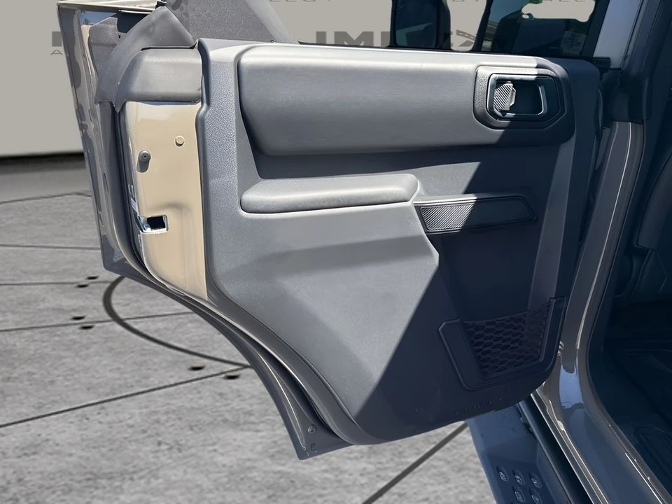 2025 Ford Bronco 6th Gen - Image 27 of 31