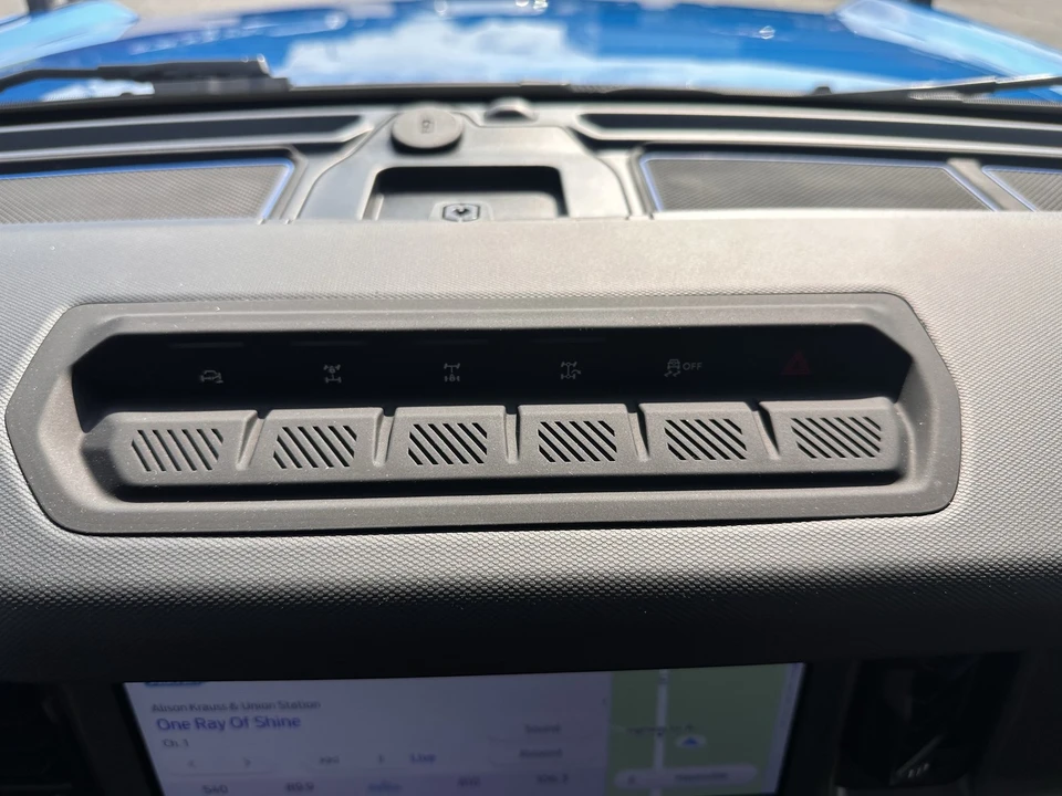 2025 Ford Bronco 6th Gen - Image 28 of 31