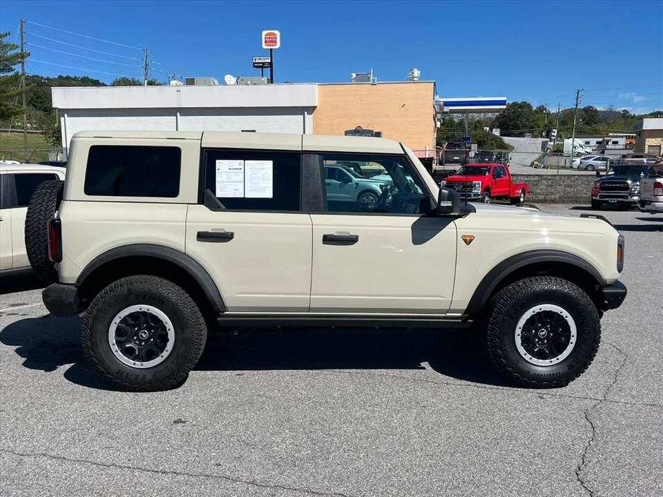 2025 Ford Bronco 6th Gen - Image 2 of 21