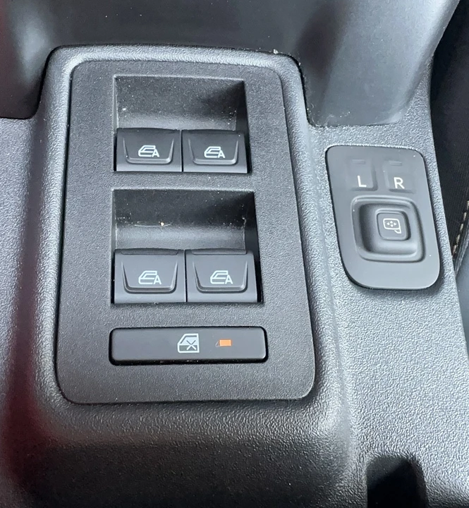 2025 Ford Bronco 6th Gen - Image 23 of 31