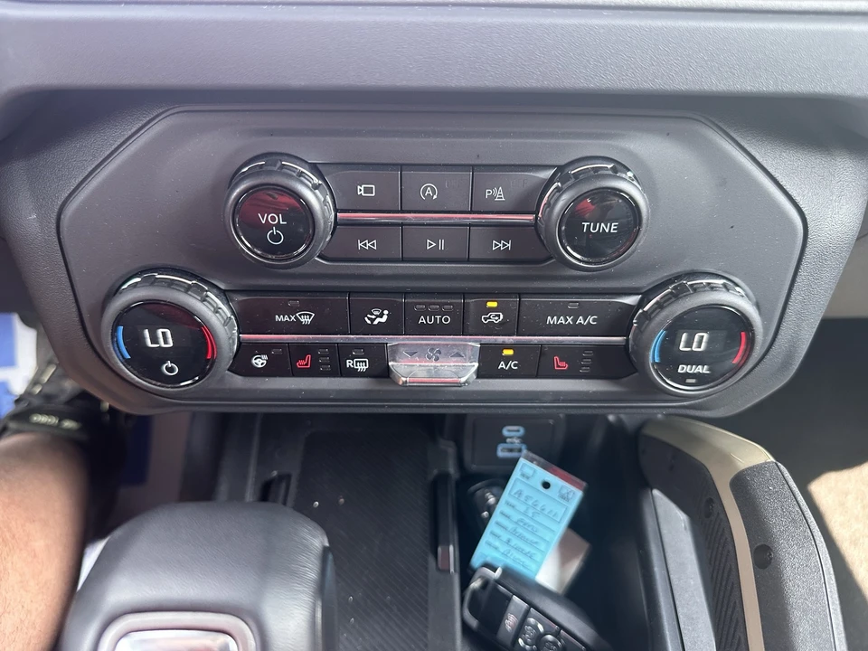 2025 Ford Bronco 6th Gen - Image 28 of 31