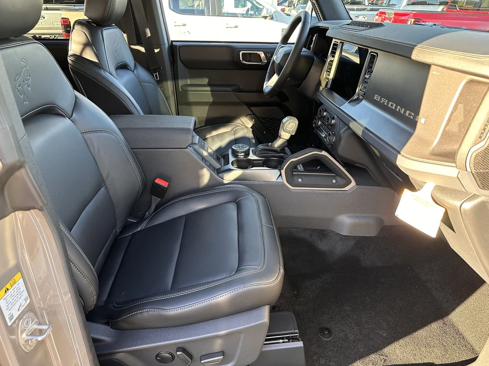 2025 Ford Bronco 6th Gen - Image 14 of 21