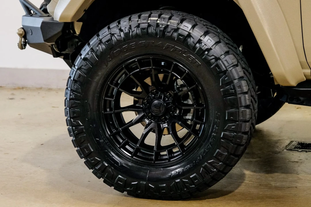 2025 Ford Bronco 6th Gen - Image 8 of 12