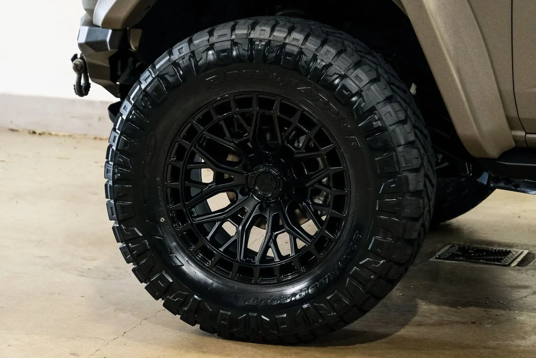 2025 Ford Bronco 6th Gen - Image 9 of 12