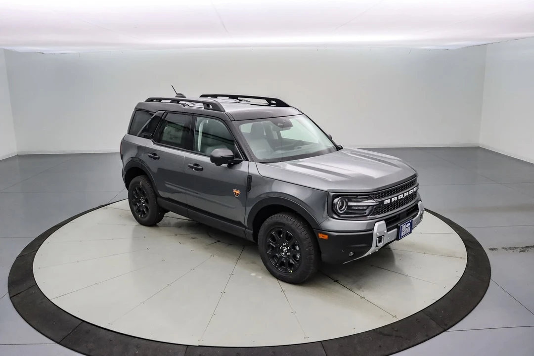 2025 Ford Bronco 6th Gen - Image 2 of 21