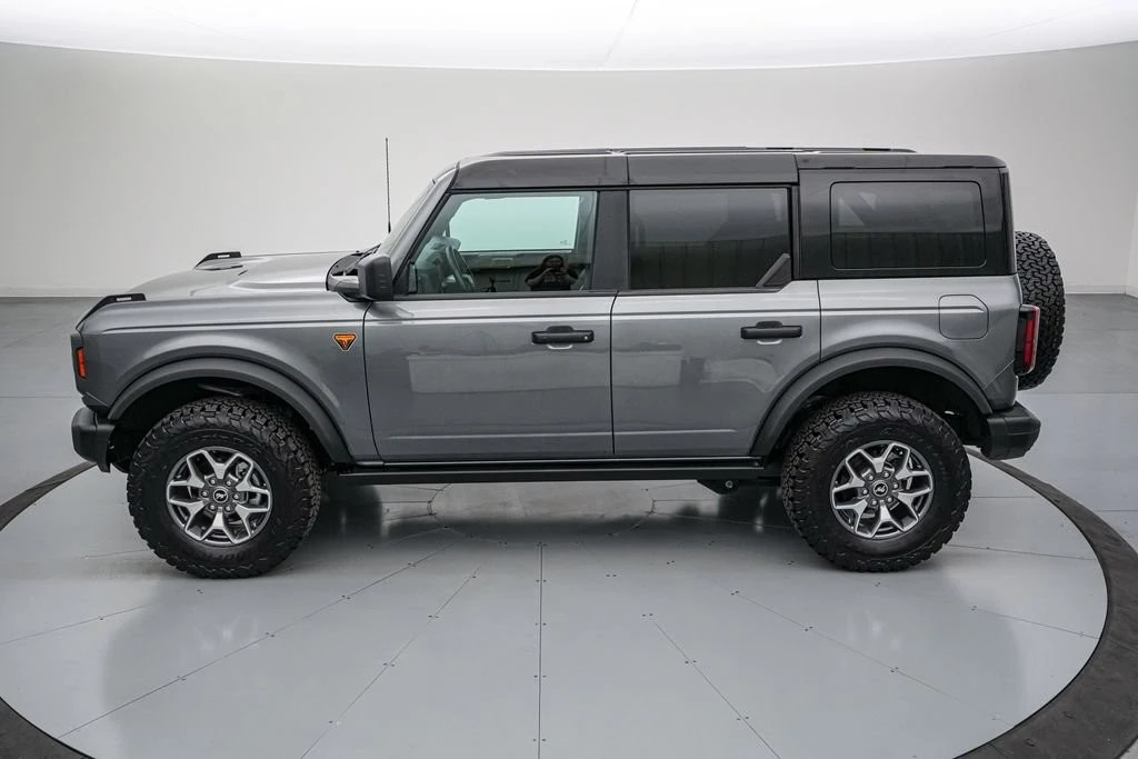 2025 Ford Bronco 6th Gen - Image 9 of 31