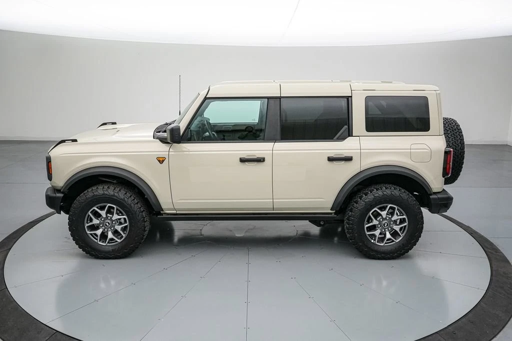 2025 Ford Bronco 6th Gen - Image 8 of 31