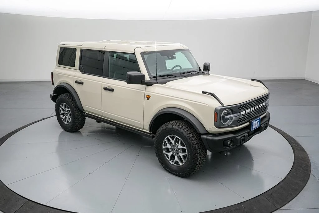 2025 Ford Bronco 6th Gen - Image 2 of 31