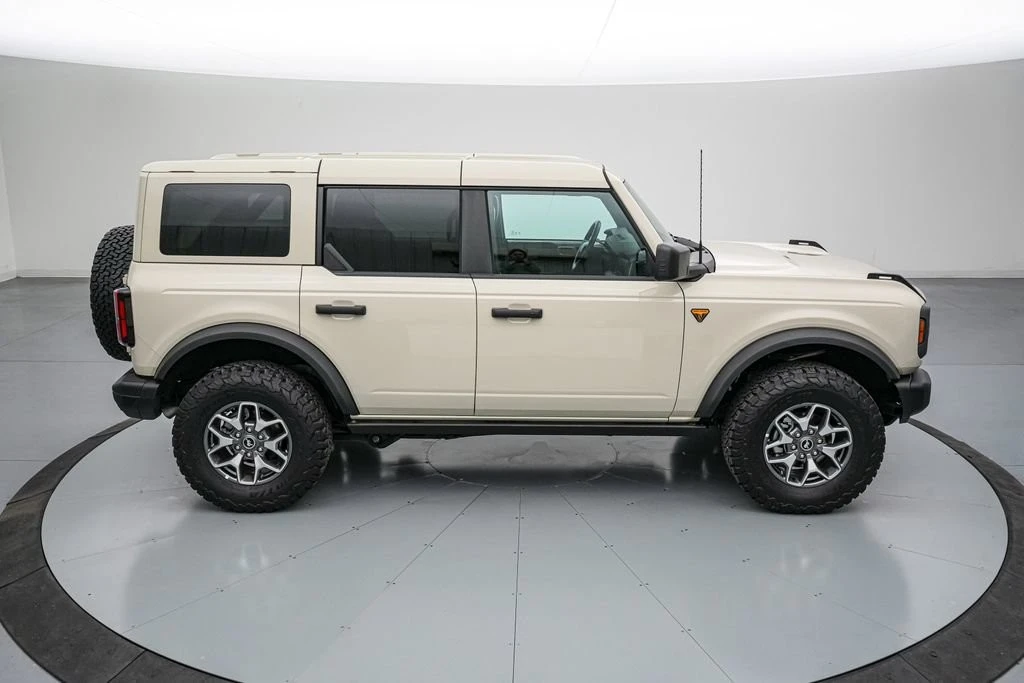 2025 Ford Bronco 6th Gen - Image 4 of 31