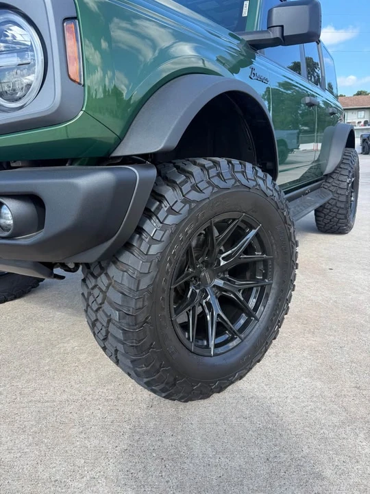 2025 Ford Bronco 6th Gen - Image 3 of 9