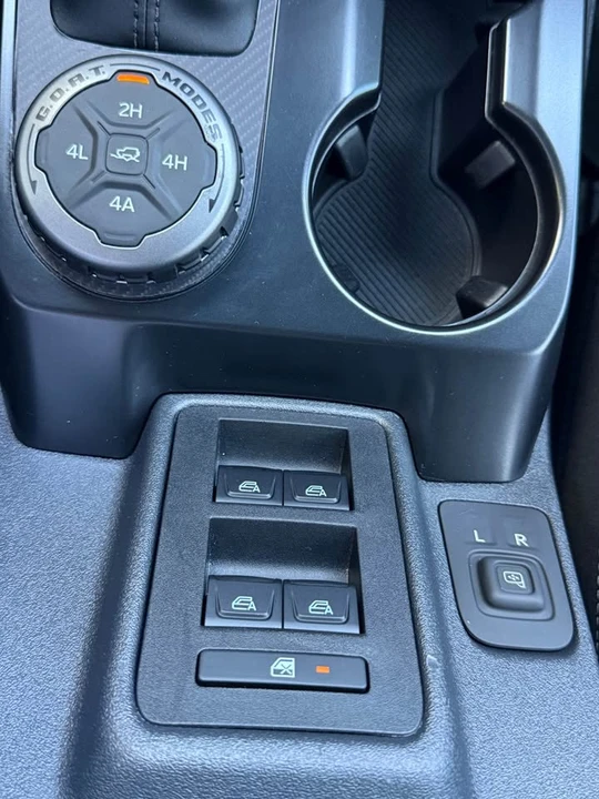 2025 Ford Bronco 6th Gen - Image 18 of 20