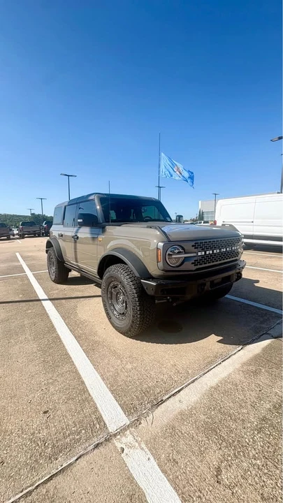 2025 Ford Bronco 6th Gen - Image 3 of 15