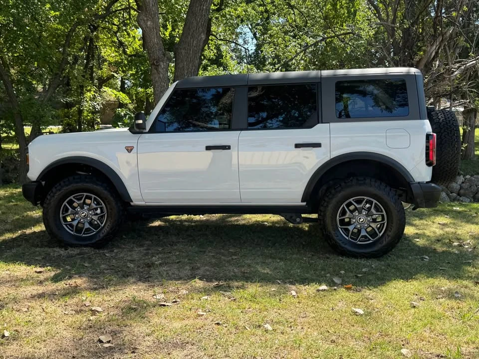 2025 Ford Bronco 6th Gen - Image 2 of 19