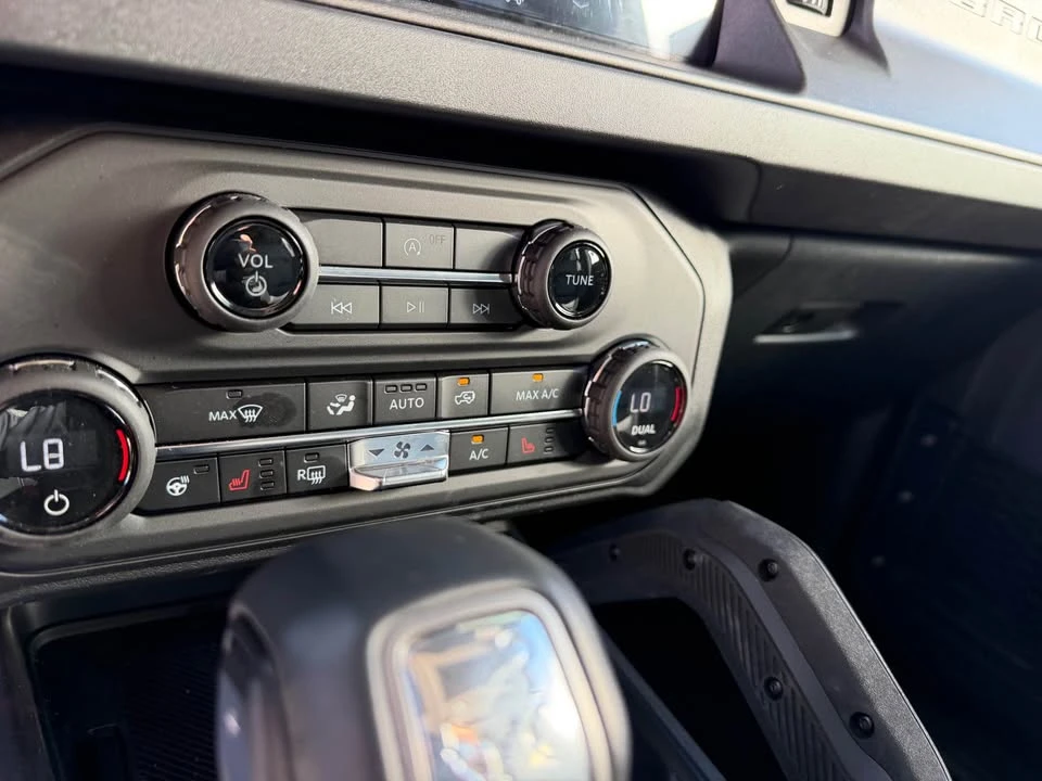 2025 Ford Bronco 6th Gen - Image 16 of 19