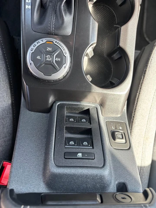 2025 Ford Bronco 6th Gen - Image 10 of 12