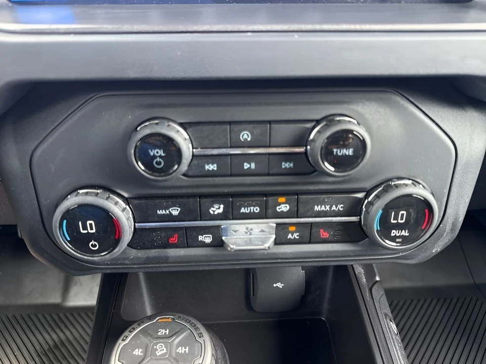 2025 Ford Bronco 6th Gen - Image 17 of 31