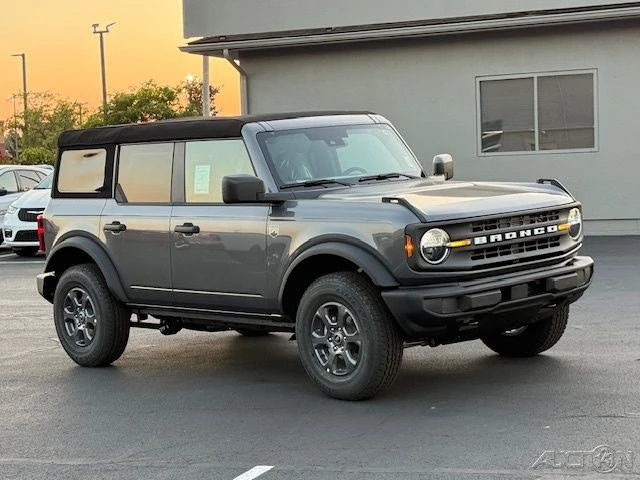 2025 Ford Bronco 6th Gen - Image 9 of 12