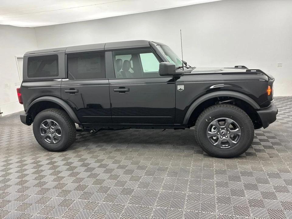 2025 Ford Bronco 6th Gen - Image 4 of 12