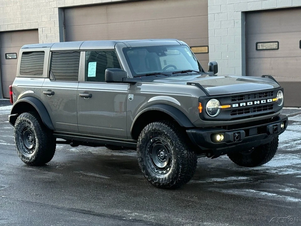 2025 Ford Bronco 6th Gen - Image 9 of 12