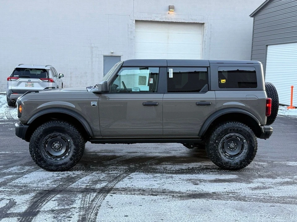 2025 Ford Bronco 6th Gen - Image 2 of 12