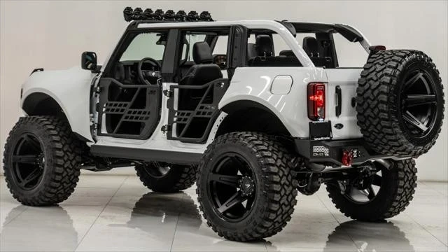2025 Ford Bronco 6th Gen - Image 10 of 21