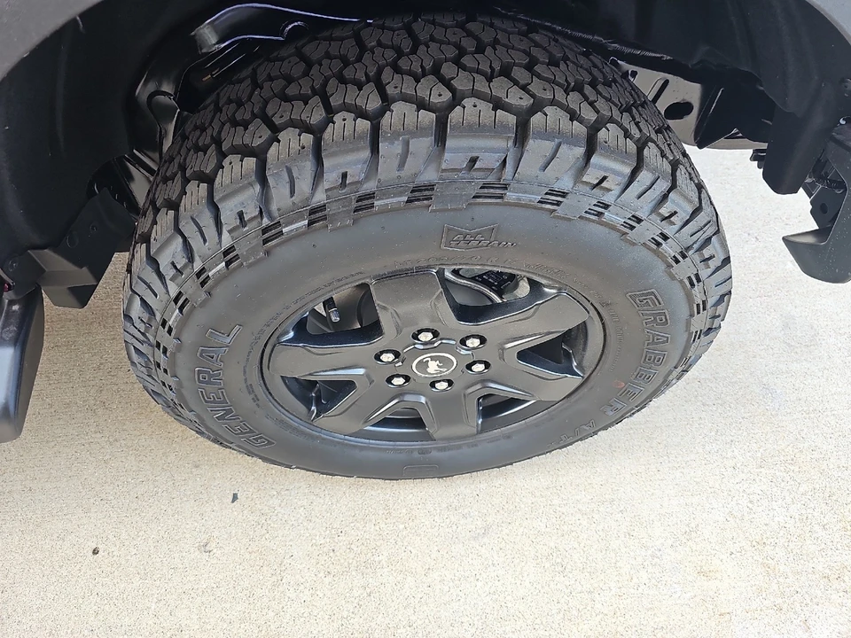 2025 Ford Bronco 6th Gen - Image 15 of 21